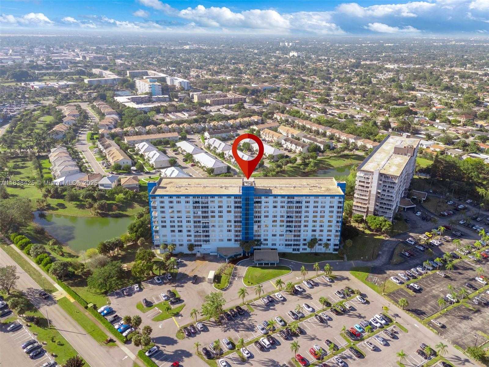 Small Image of 4001 HILLCREST DR #812, Hollywood Number 32