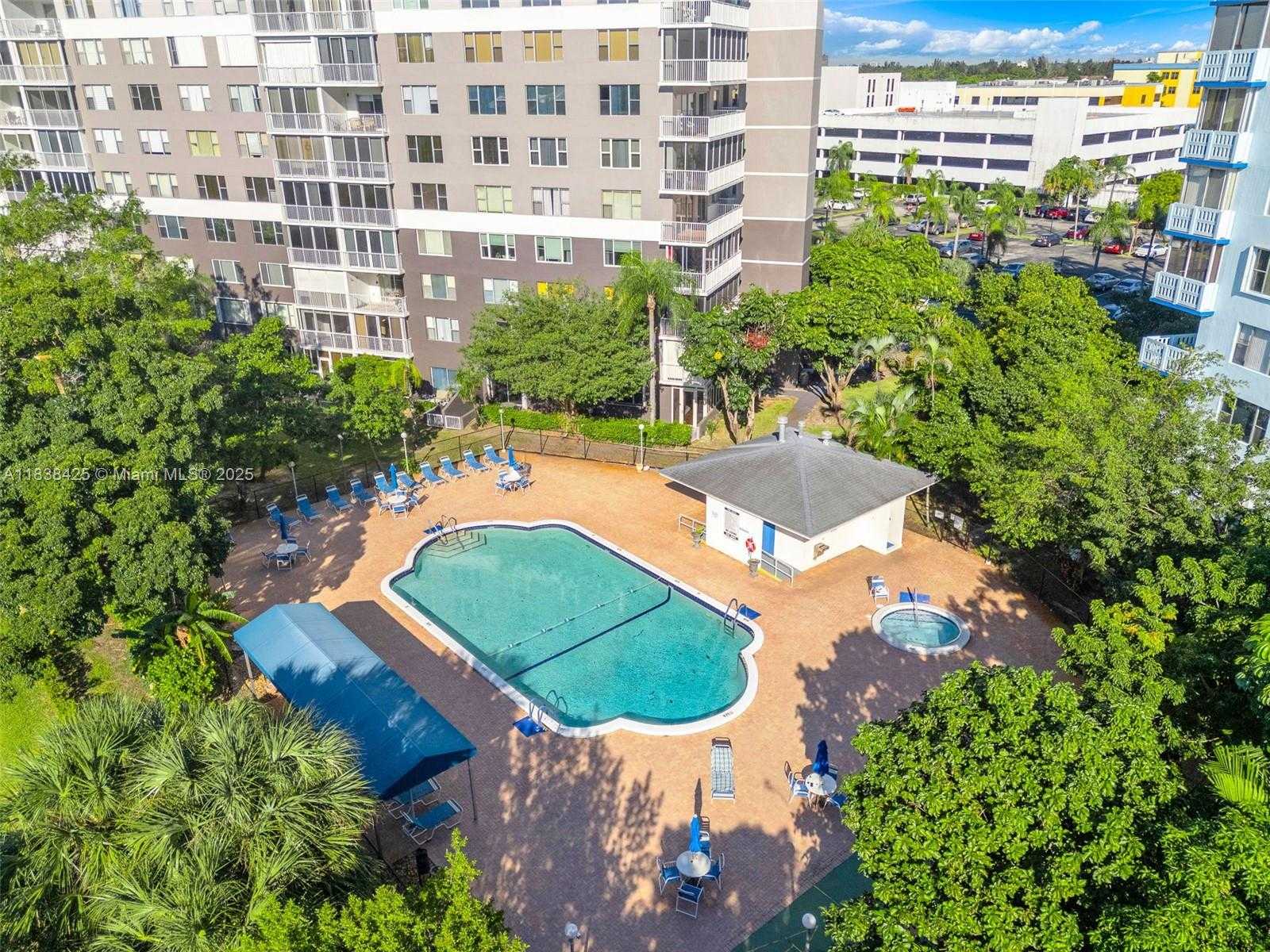 Small Image of 4001 HILLCREST DR #812, Hollywood Number 34