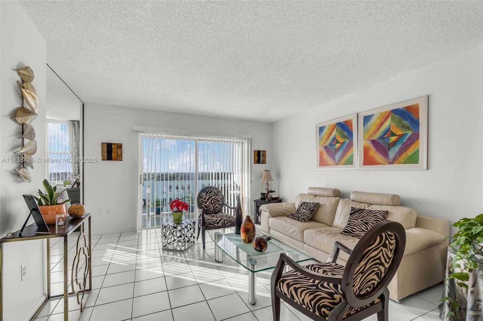 Small Image of 4001 HILLCREST DR #812, Hollywood Number 6