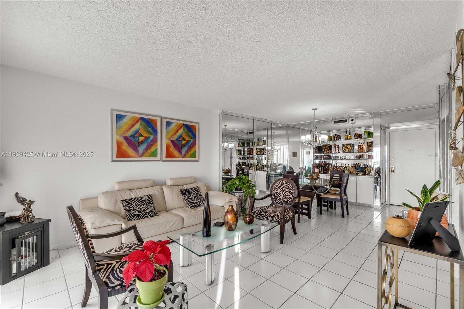 Small Image of 4001 HILLCREST DR #812, Hollywood Number 8