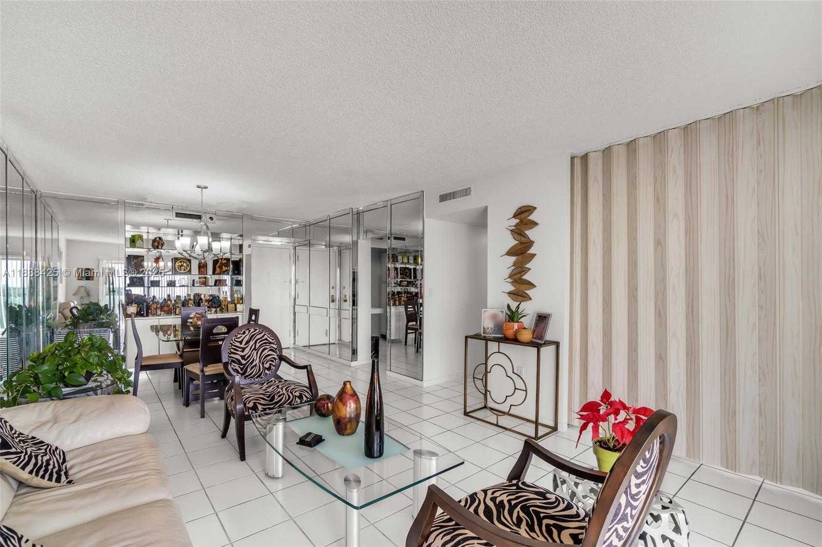 Small Image of 4001 HILLCREST DR #812, Hollywood Number 9