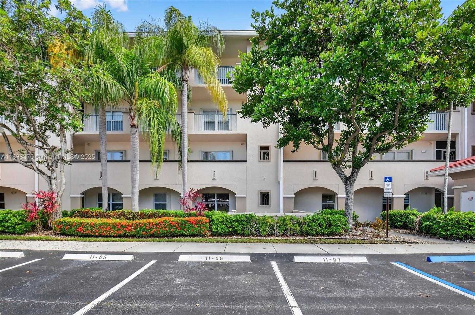 Small Image of 5938 CRYSTAL SHORES DR #103, Boynton Beach Number 2