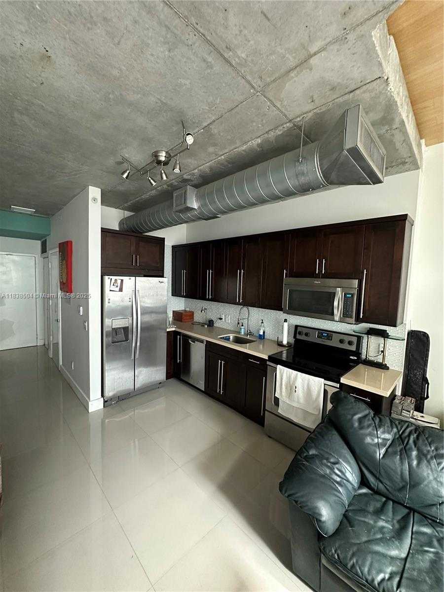 Small Image of 690 SOUTH WEST 1ST CT #1010, Miami Number 3