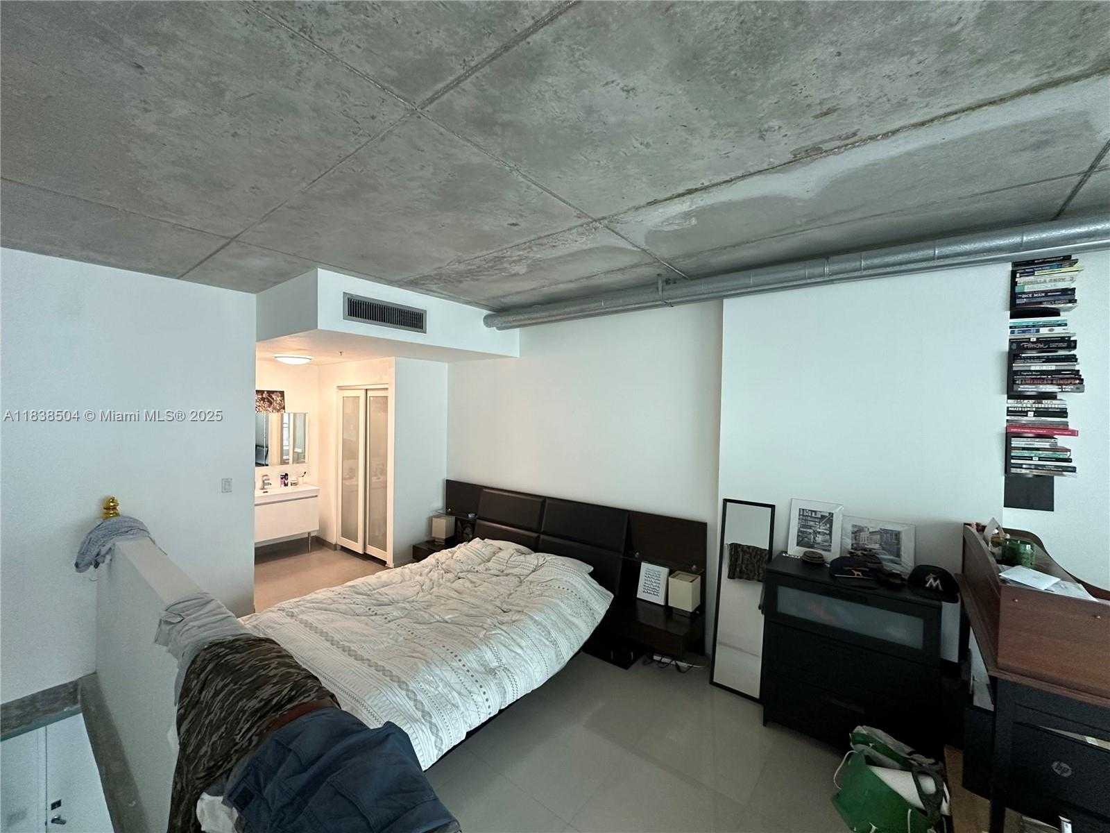 Small Image of 690 SOUTH WEST 1ST CT #1010, Miami Number 7