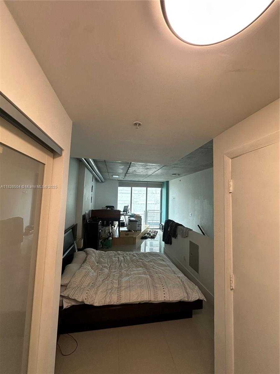 Small Image of 690 SOUTH WEST 1ST CT #1010, Miami Number 8