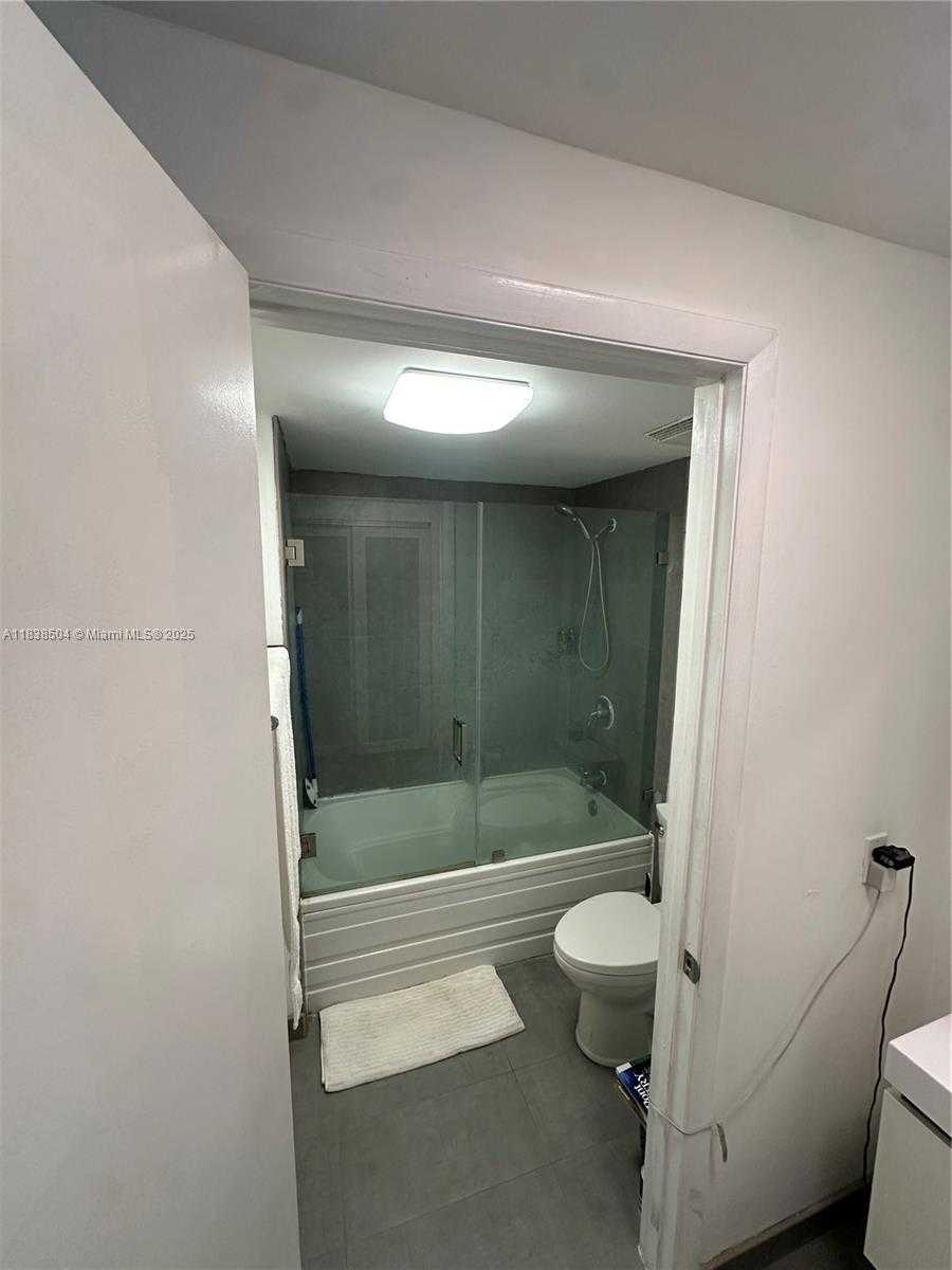 Small Image of 690 SOUTH WEST 1ST CT #1010, Miami Number 9