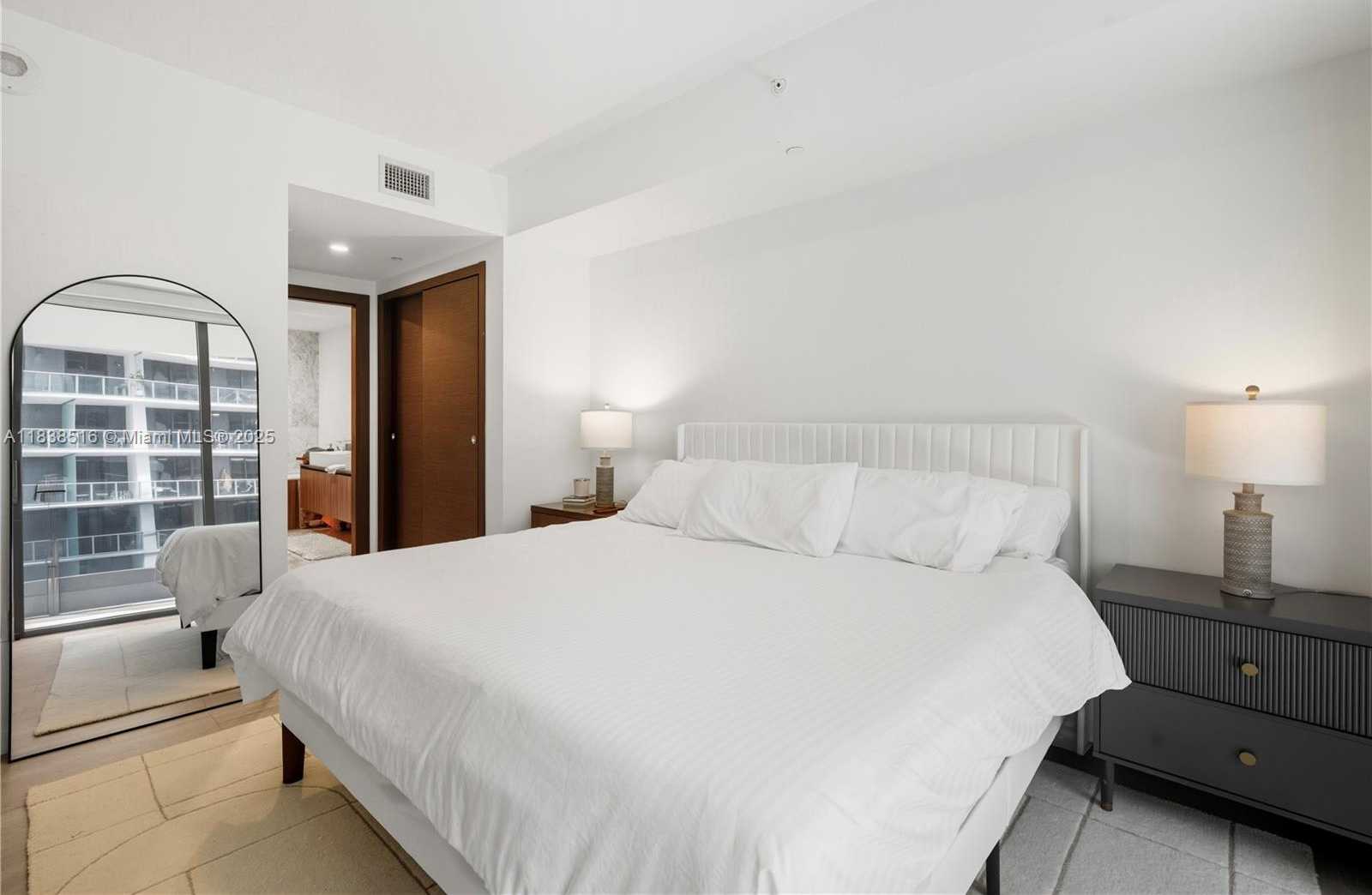 Small Image of 1000 BRICKELL PLZ #2805, Miami Number 11
