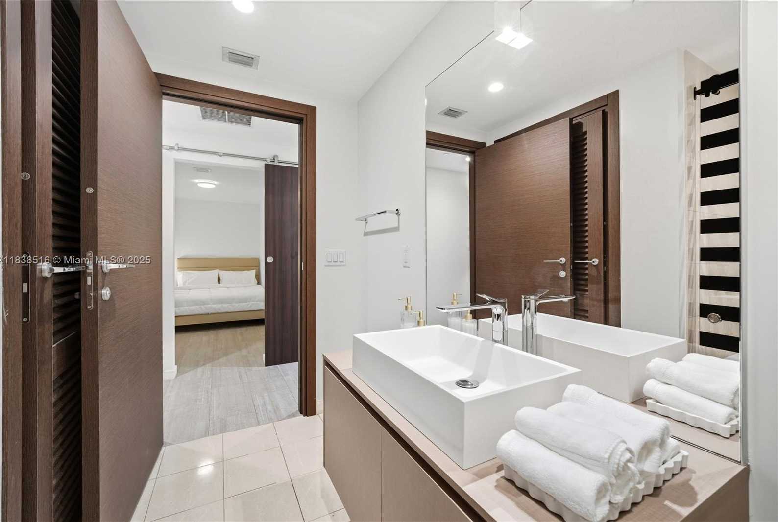 Small Image of 1000 BRICKELL PLZ #2805, Miami Number 16