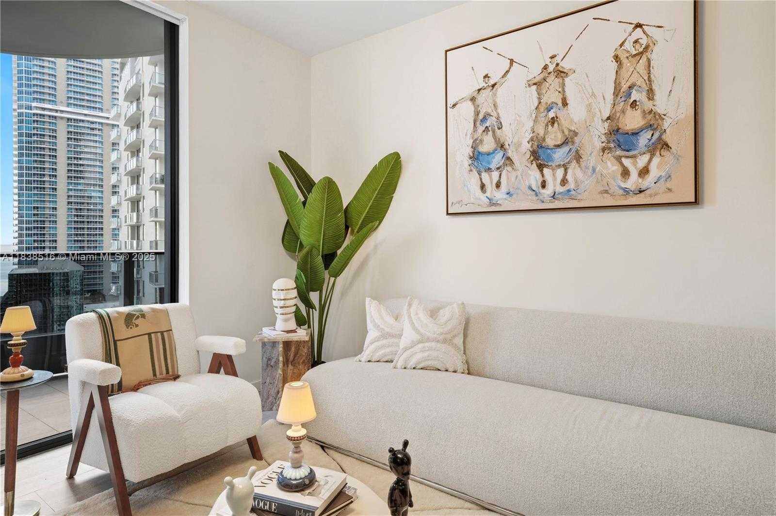 Small Image of 1000 BRICKELL PLZ #2805, Miami Number 3