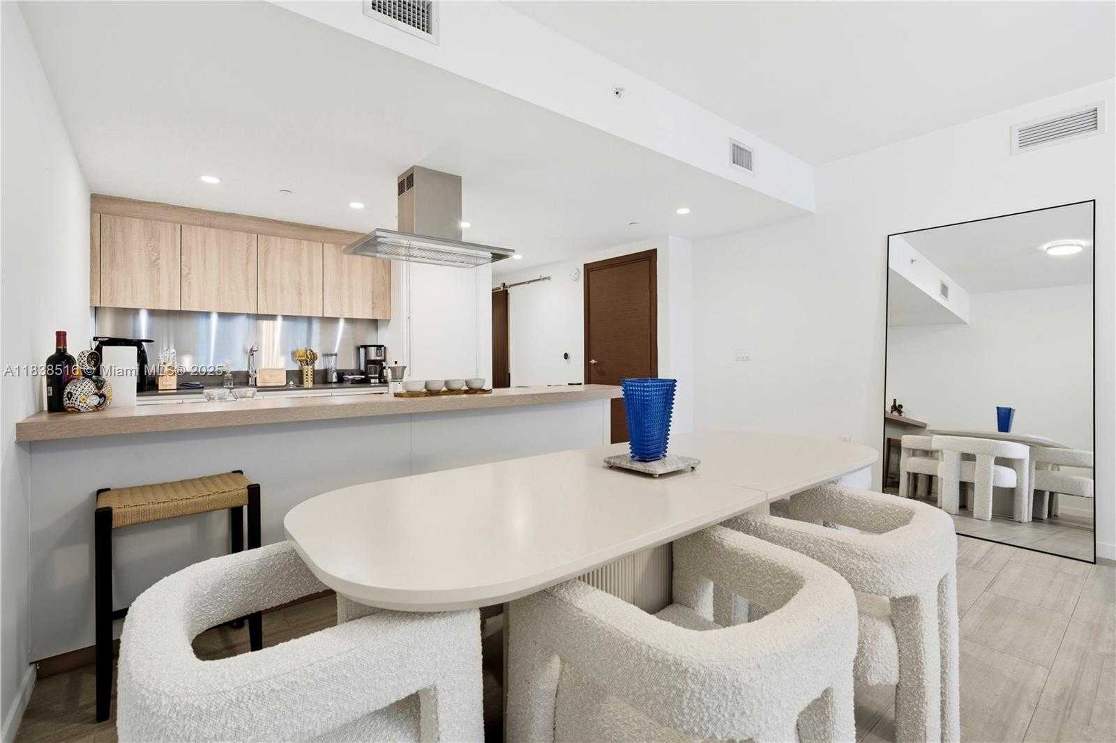 Small Image of 1000 BRICKELL PLZ #2805, Miami Number 7