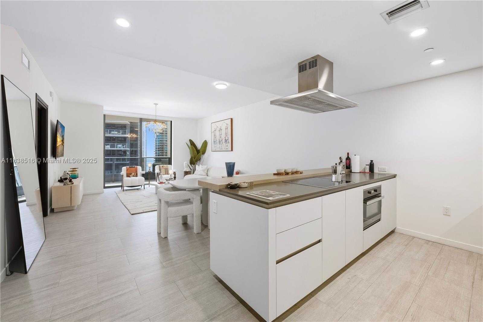 Small Image of 1000 BRICKELL PLZ #2805, Miami Number 9