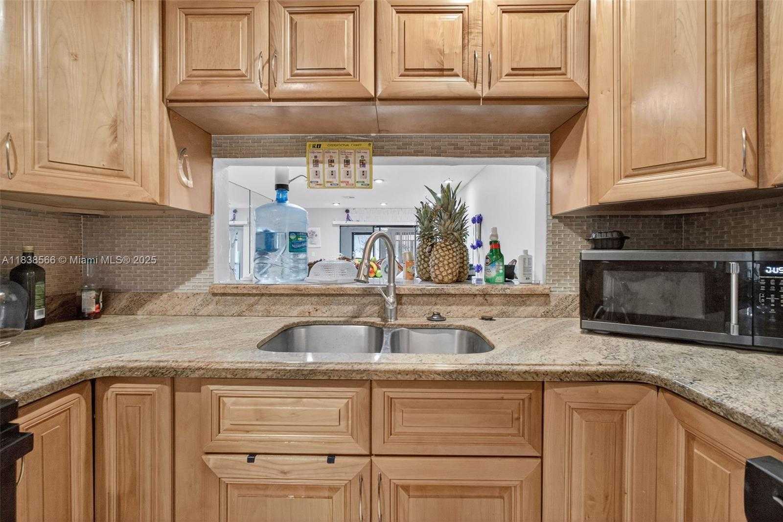 Small Image of 1600 GRANFERN AVE, West Palm Beach Number 10