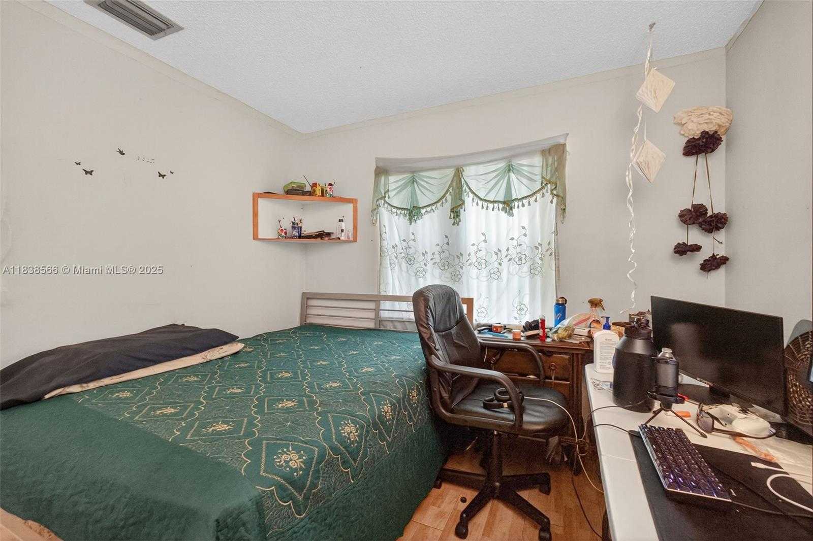 Small Image of 1600 GRANFERN AVE, West Palm Beach Number 22