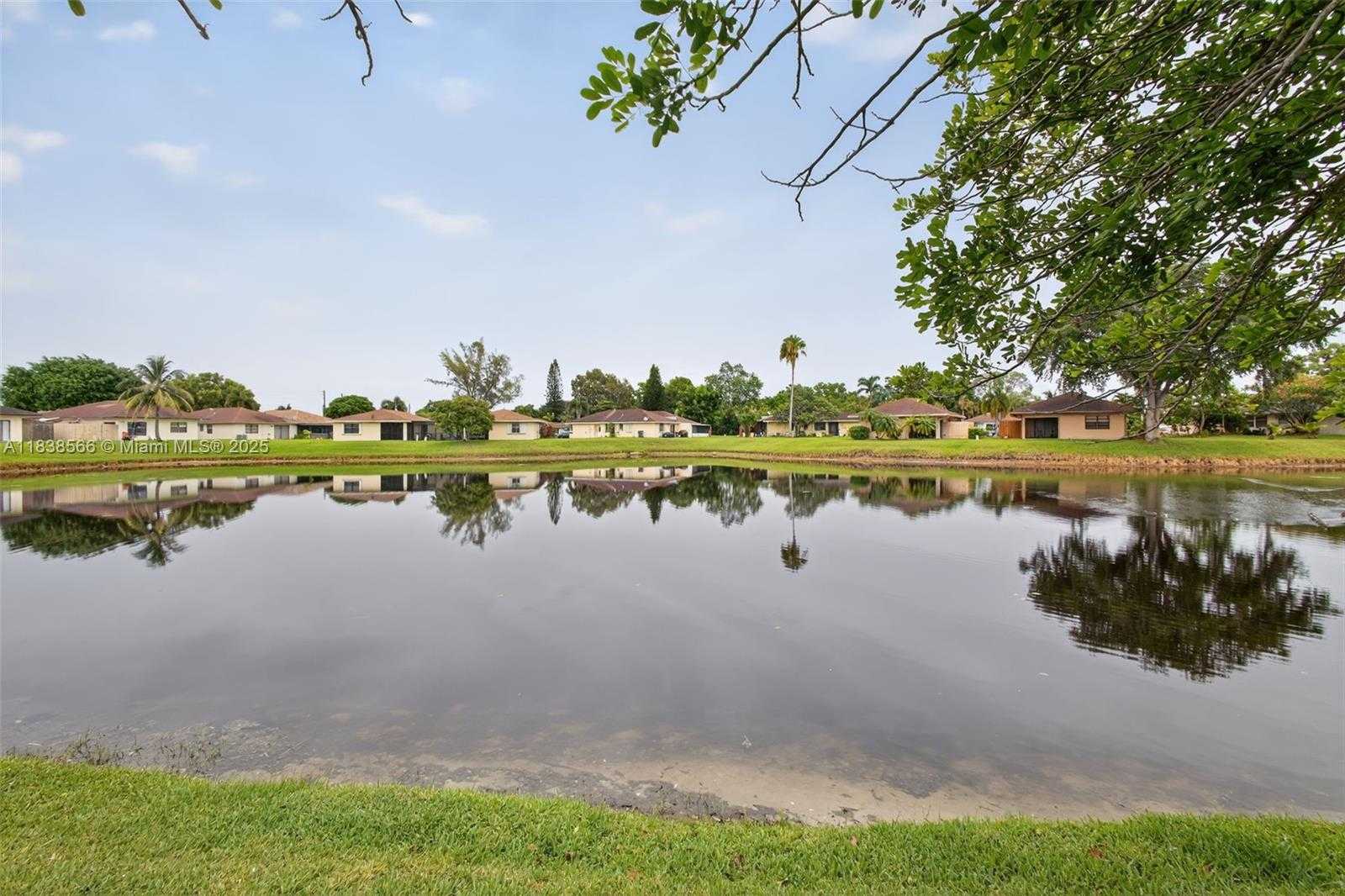 Small Image of 1600 GRANFERN AVE, West Palm Beach Number 27
