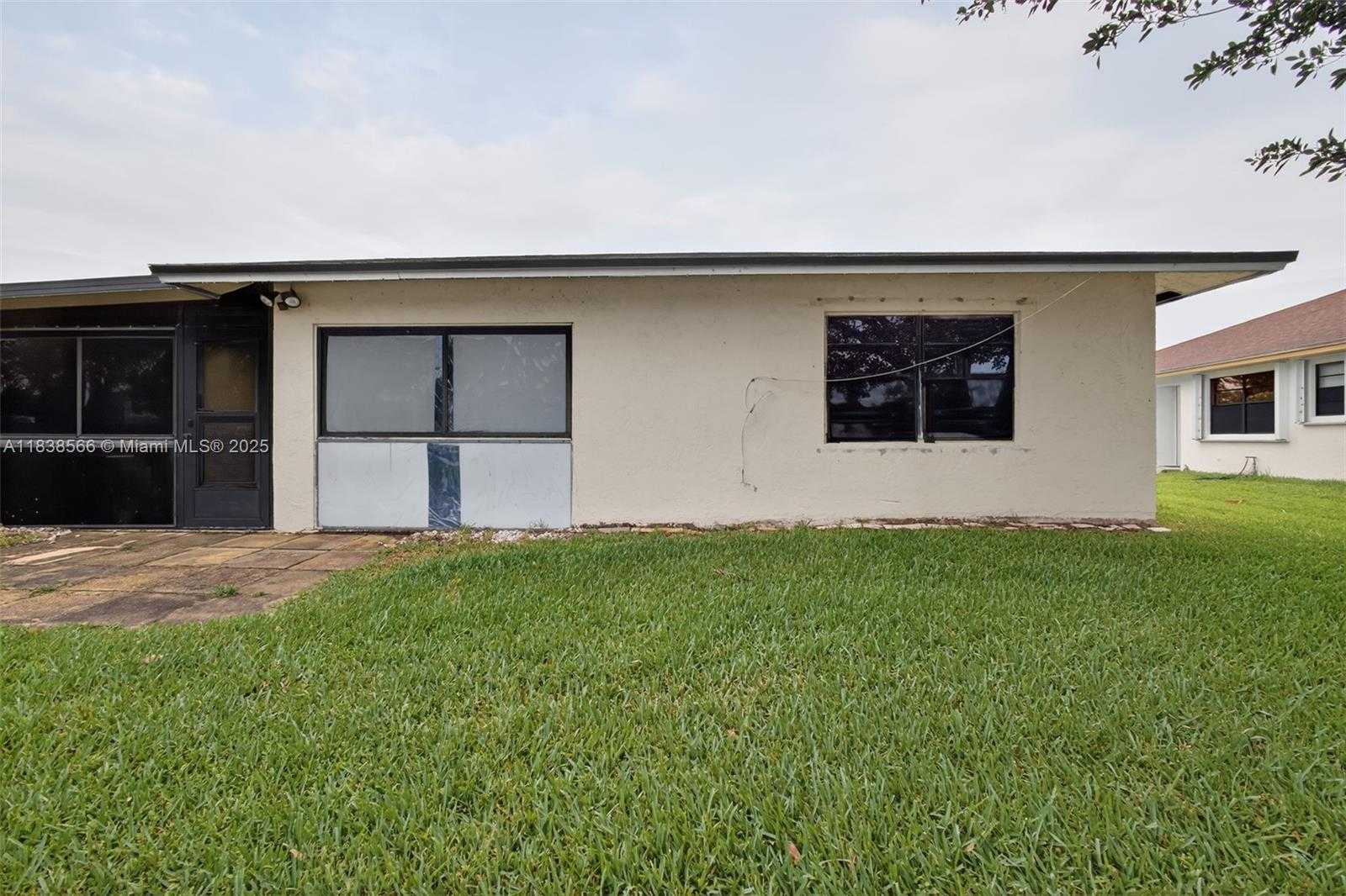 Small Image of 1600 GRANFERN AVE, West Palm Beach Number 29