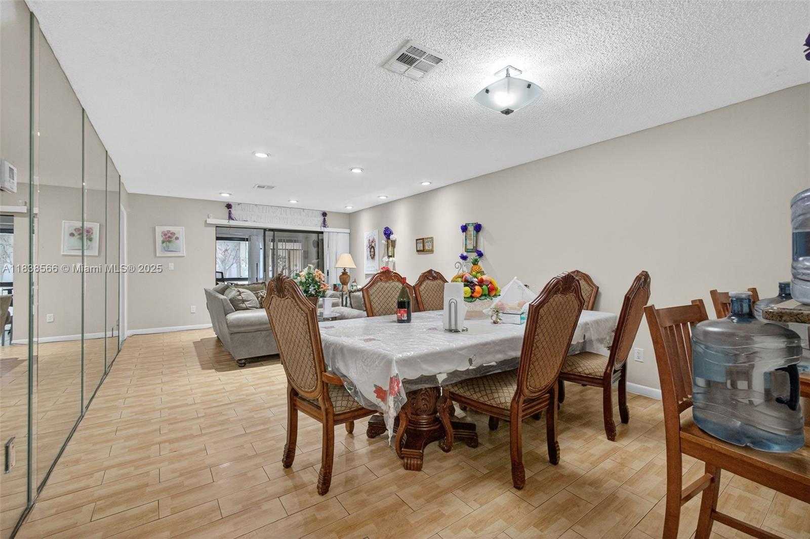 Small Image of 1600 GRANFERN AVE, West Palm Beach Number 4