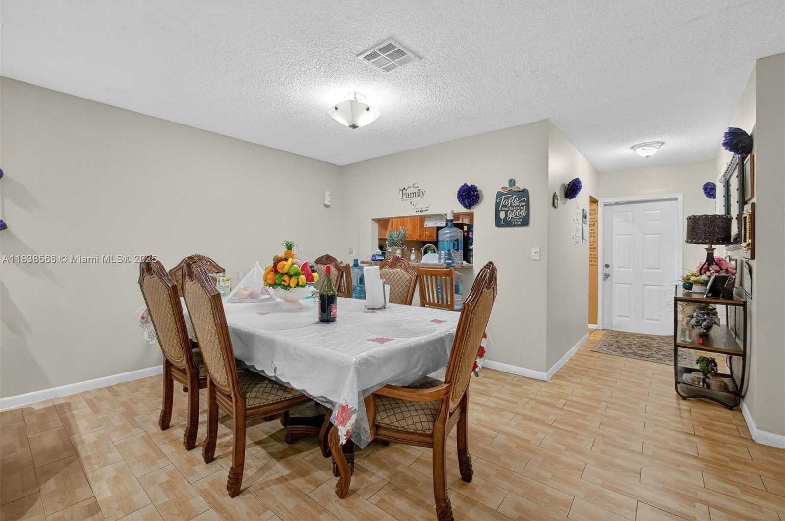 Small Image of 1600 GRANFERN AVE, West Palm Beach Number 5