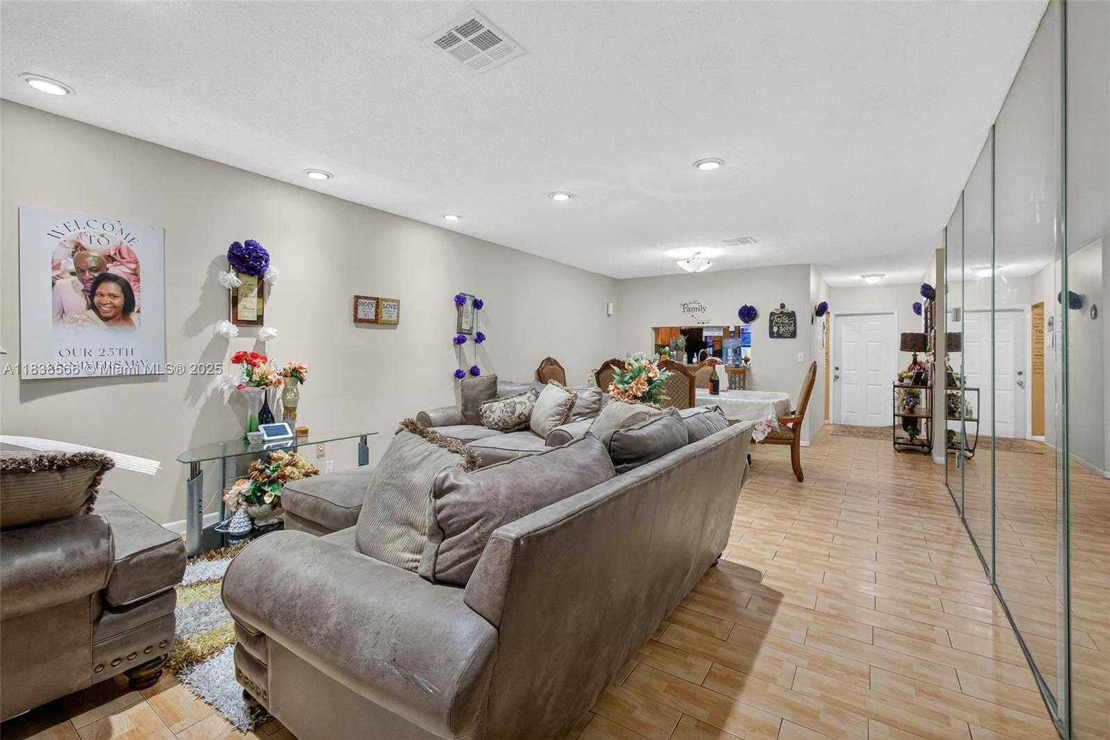 Small Image of 1600 GRANFERN AVE, West Palm Beach Number 7