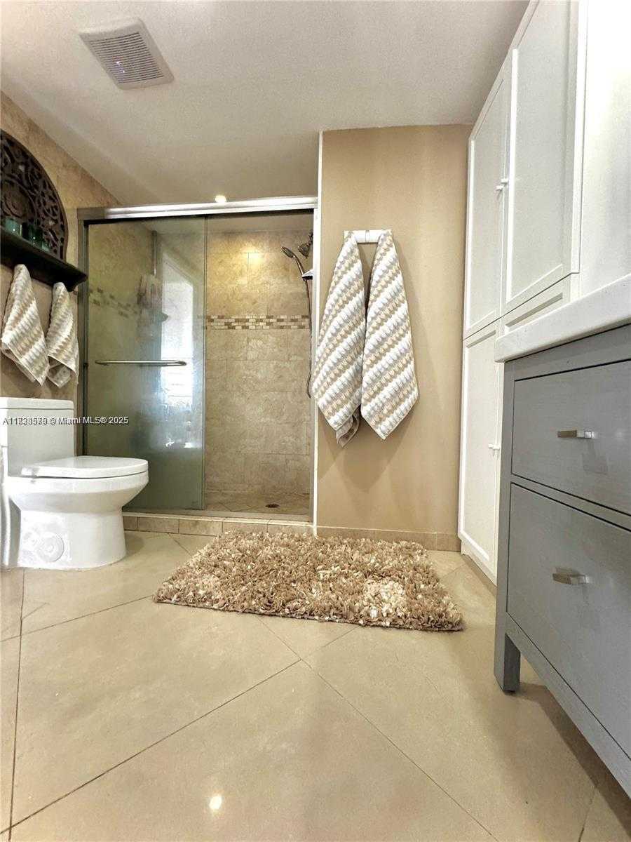 Small Image of 1080 94TH ST #212, Bay Harbor Islands Number 11