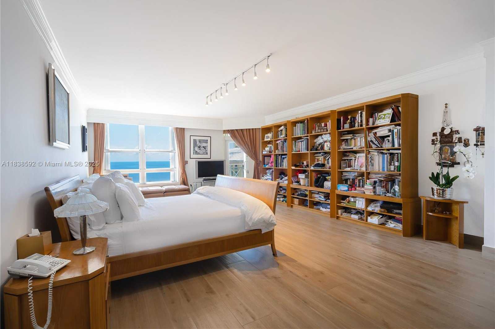 Small Image of 445 GRAND BAY DR #1011, Key Biscayne Number 19