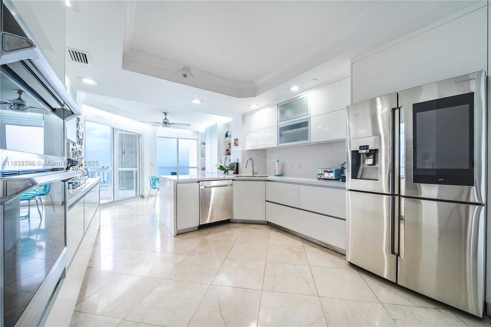 Small Image of 21050 POINT PL #2601, Aventura Number 16
