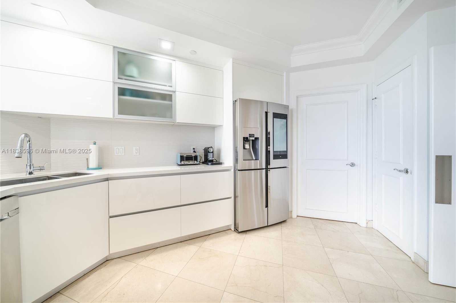 Small Image of 21050 POINT PL #2601, Aventura Number 17