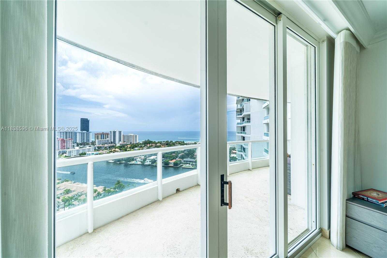 Small Image of 21050 POINT PL #2601, Aventura Number 27
