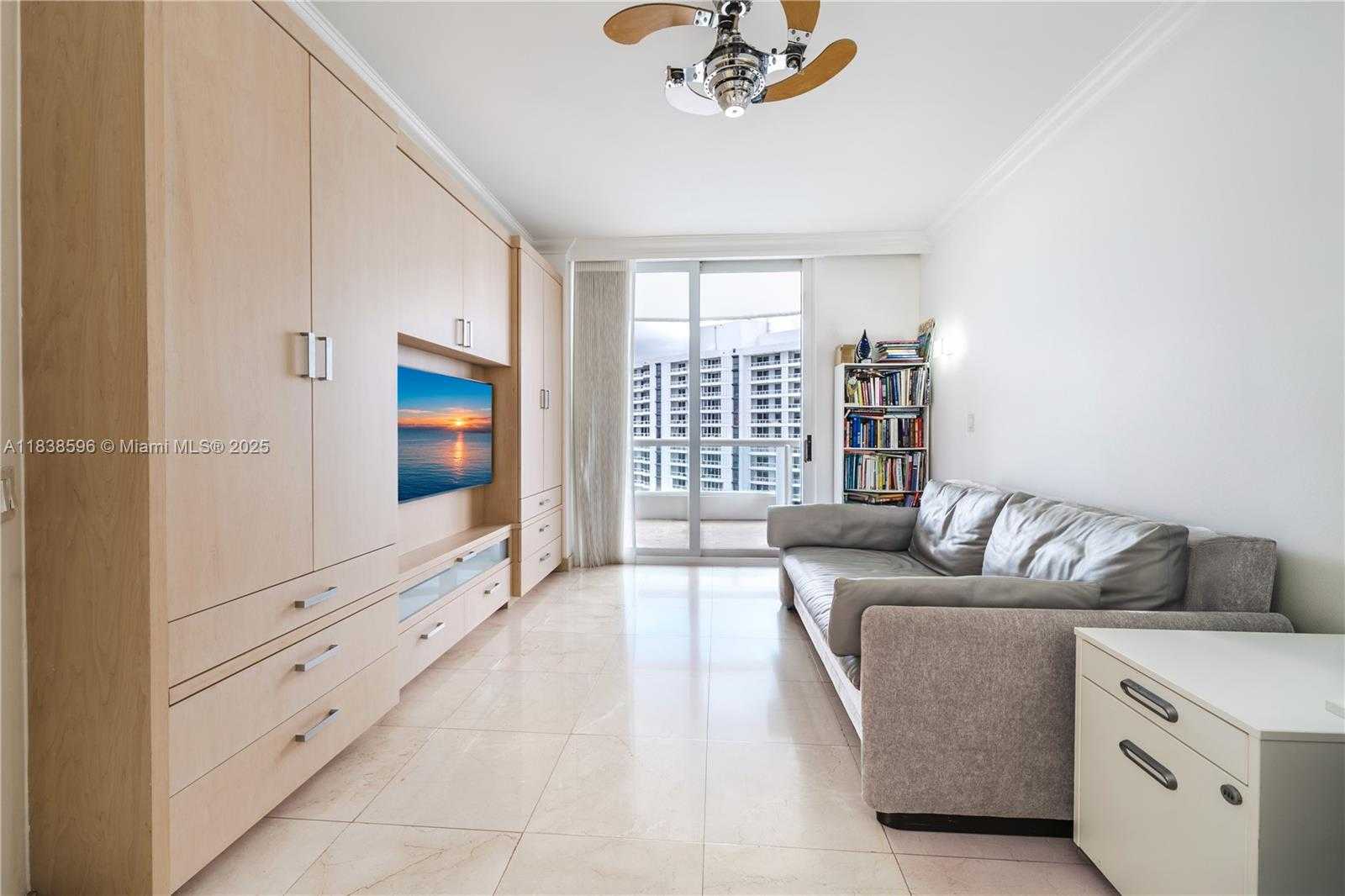 Small Image of 21050 POINT PL #2601, Aventura Number 34