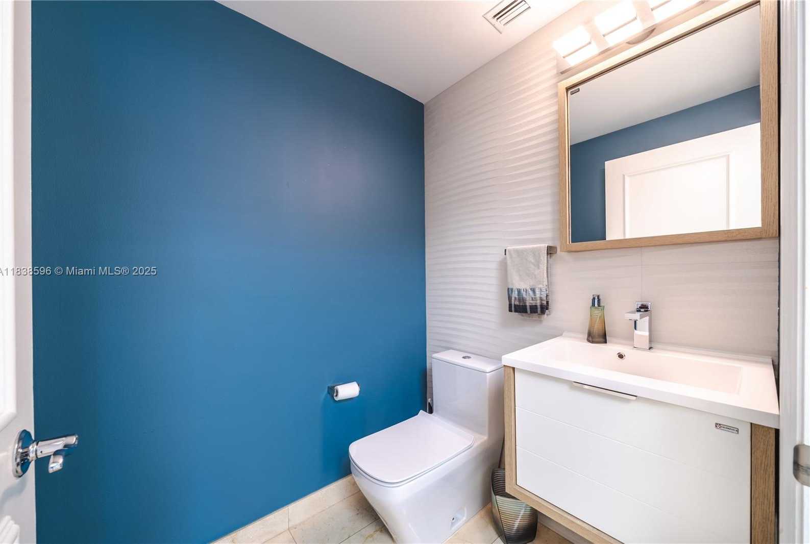 Small Image of 21050 POINT PL #2601, Aventura Number 9