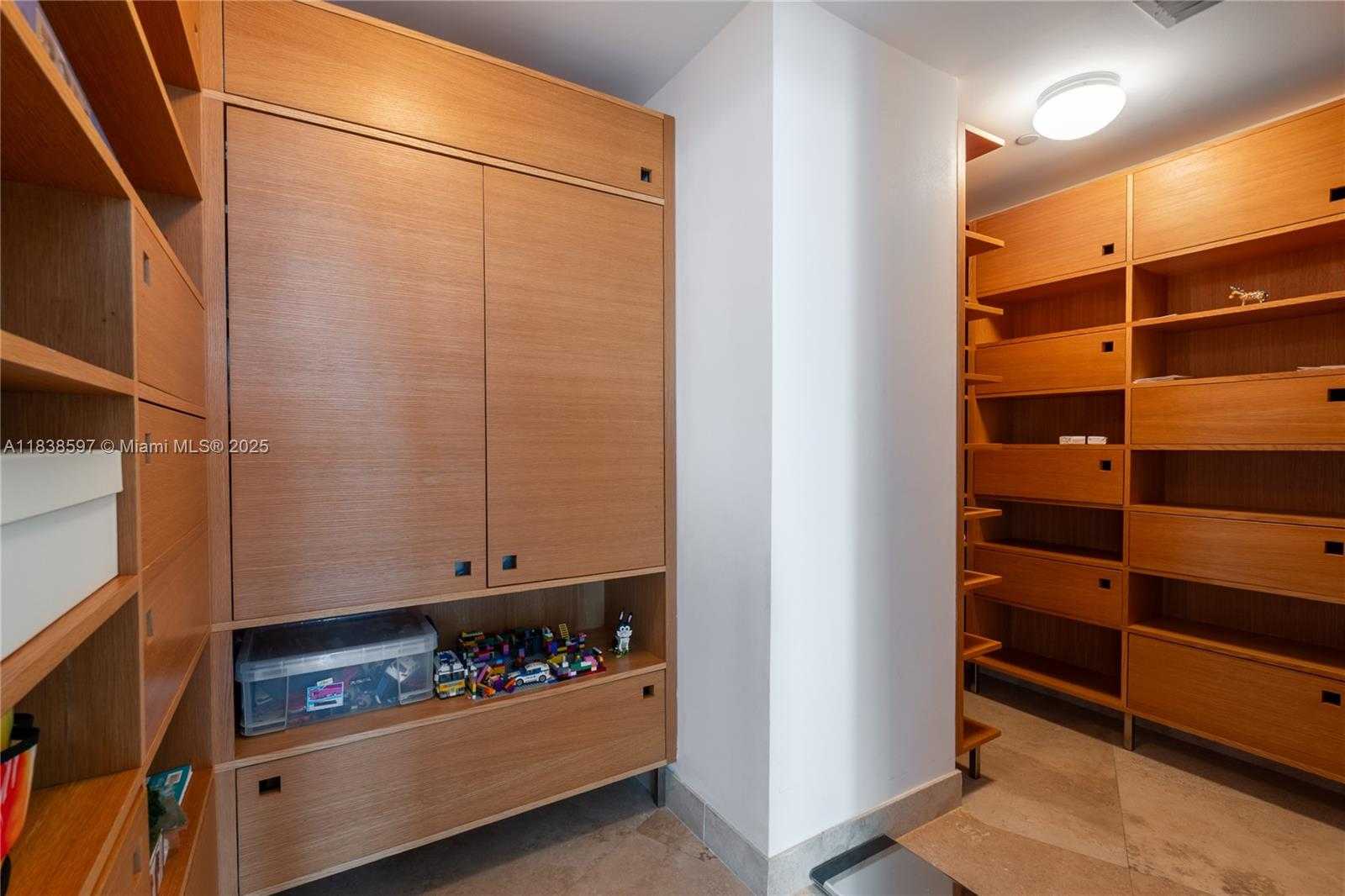 Small Image of 450 ALTON RD #2001, Miami Beach Number 9