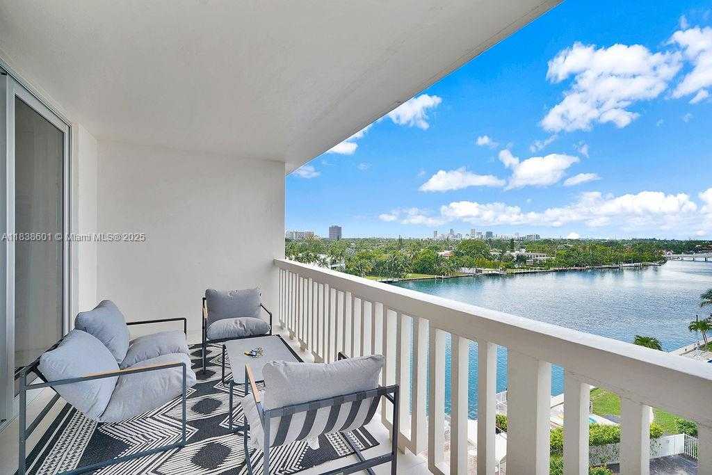 Small Image of 9111 EAST BAY HARBOR DR #PHD, Bay Harbor Islands Number 14
