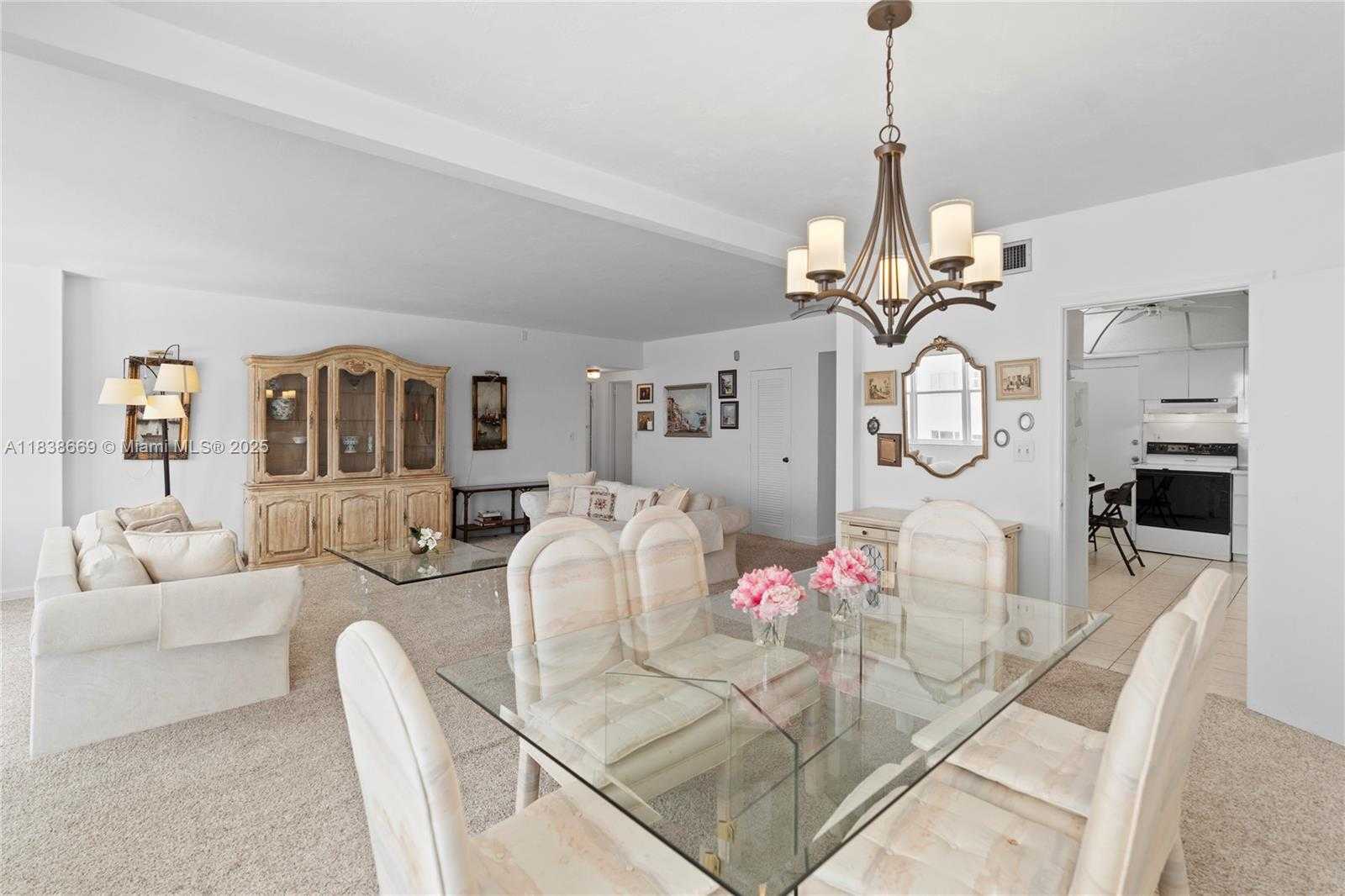 Small Image of 5001 COLLINS AVE #4G, Miami Beach Number 12