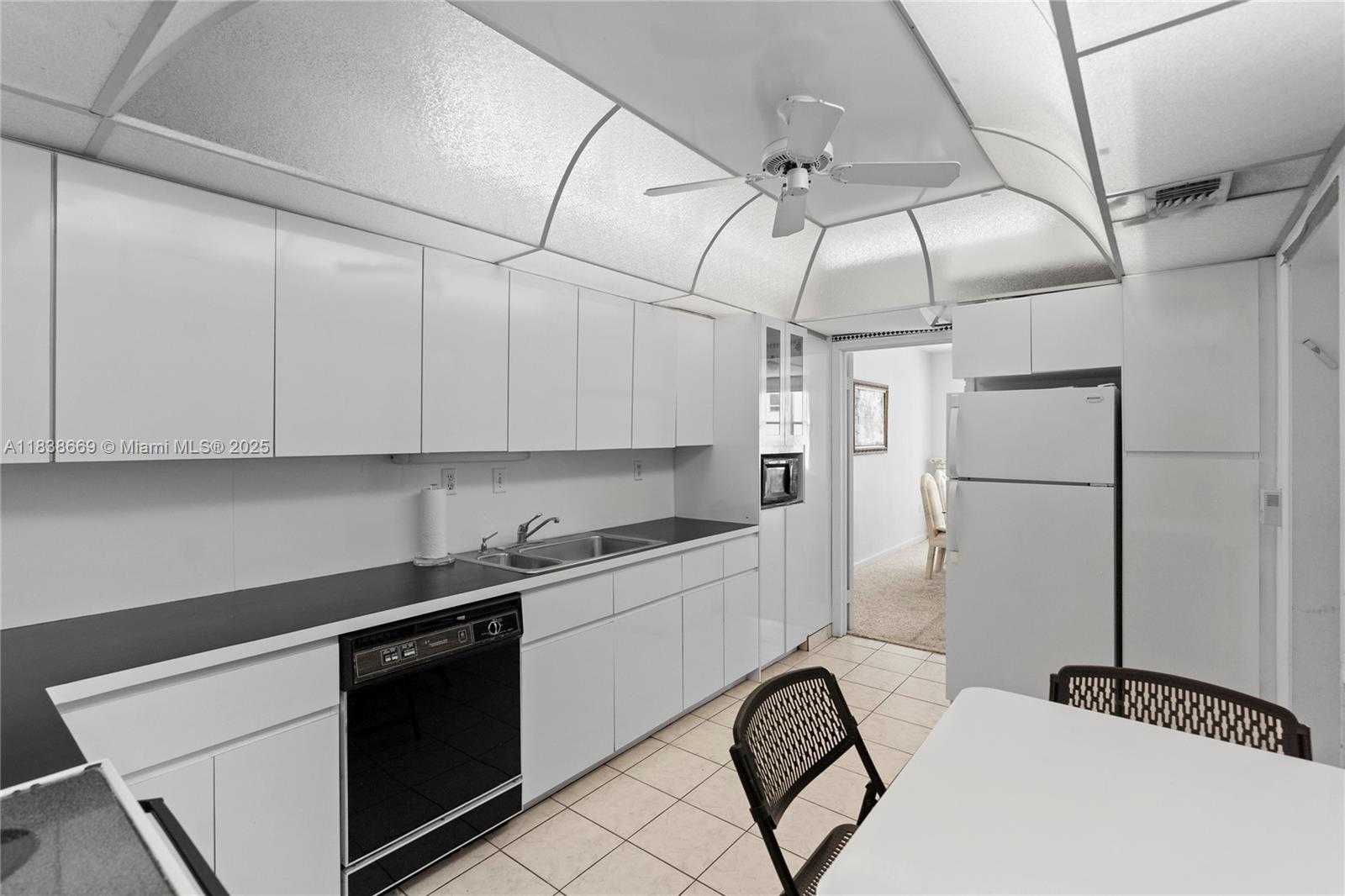 Small Image of 5001 COLLINS AVE #4G, Miami Beach Number 16
