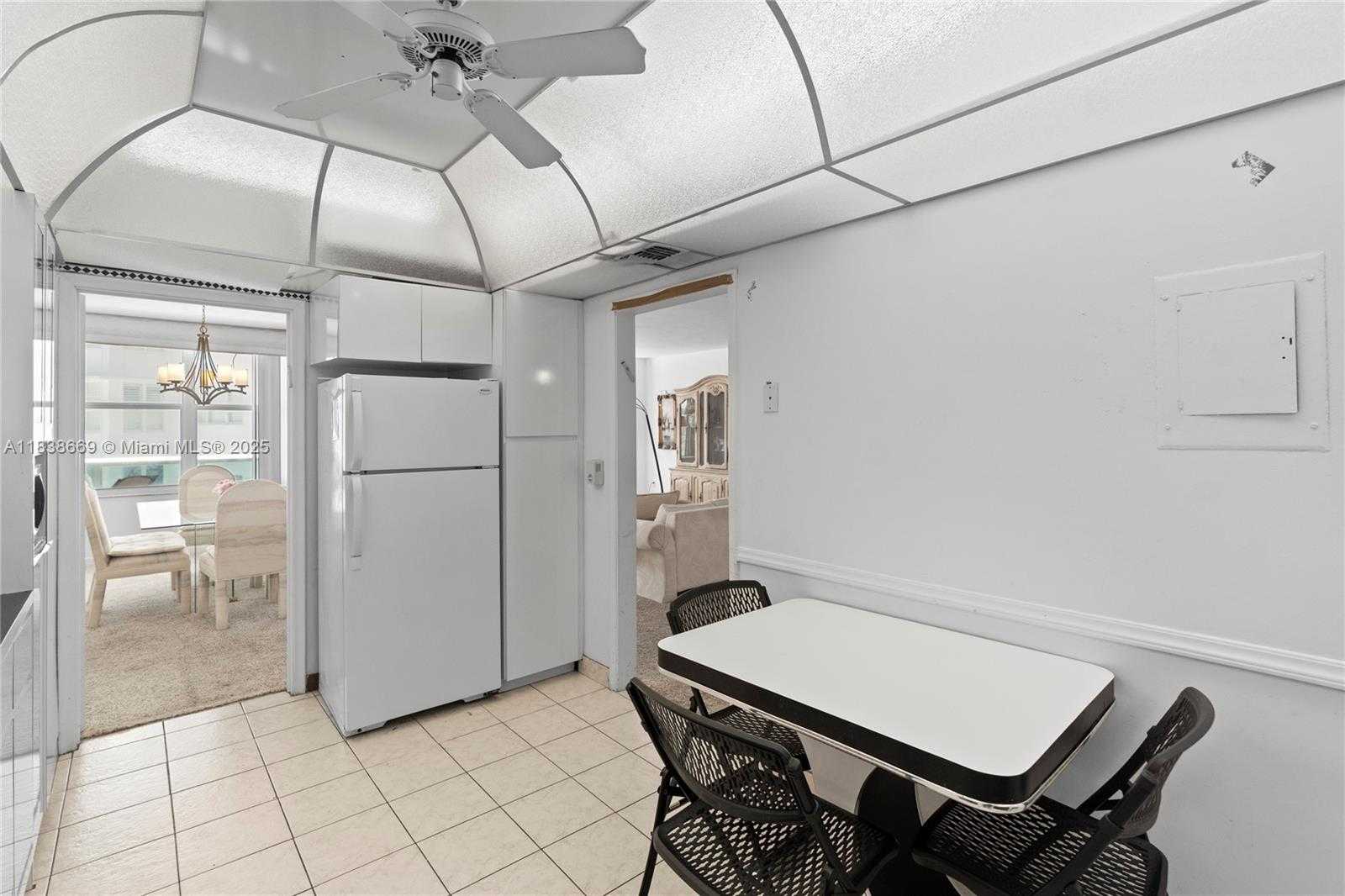 Small Image of 5001 COLLINS AVE #4G, Miami Beach Number 17
