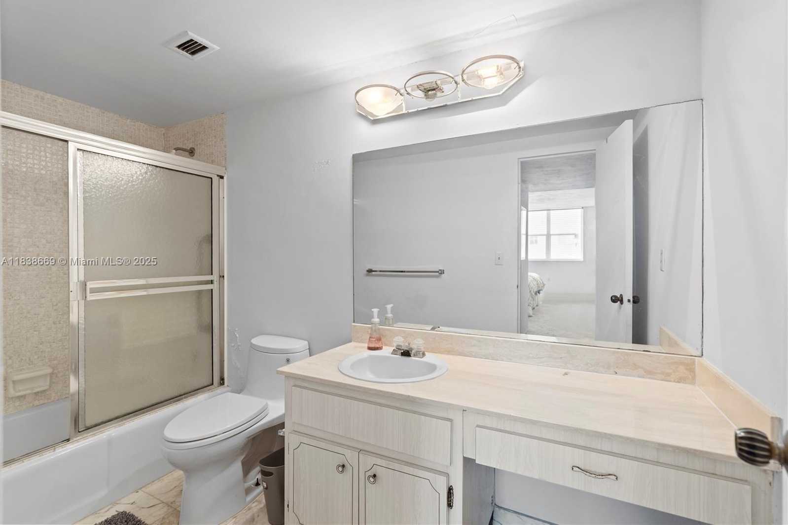 Small Image of 5001 COLLINS AVE #4G, Miami Beach Number 19
