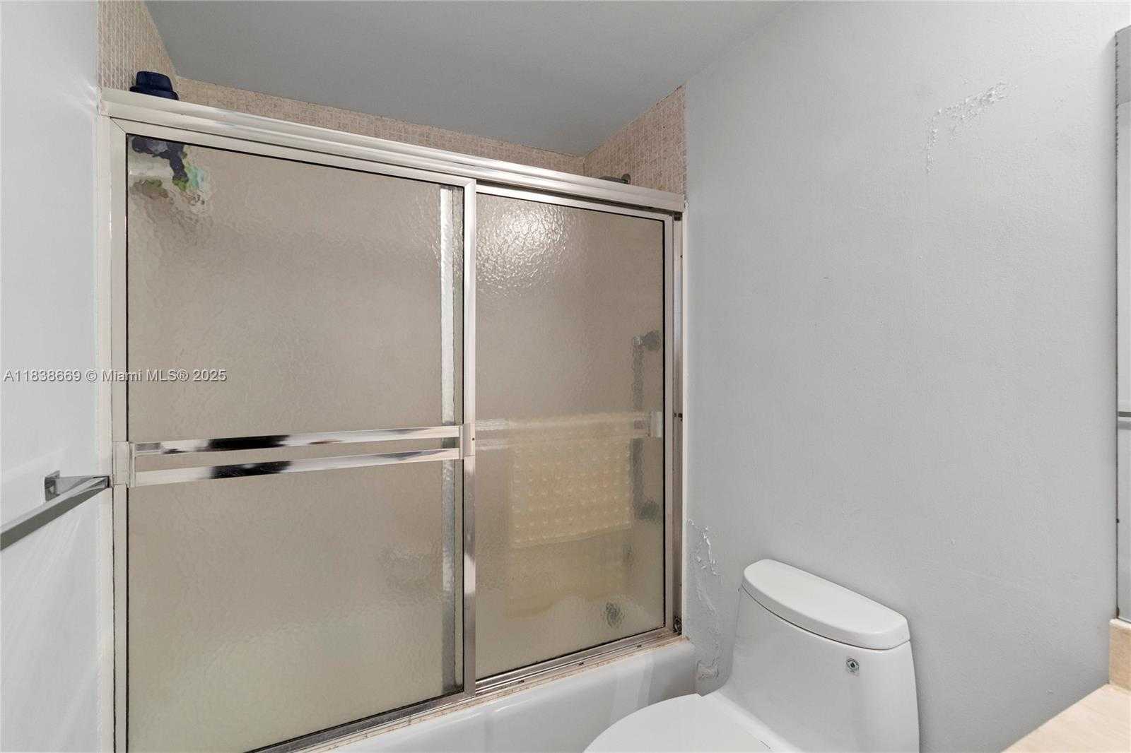 Small Image of 5001 COLLINS AVE #4G, Miami Beach Number 20