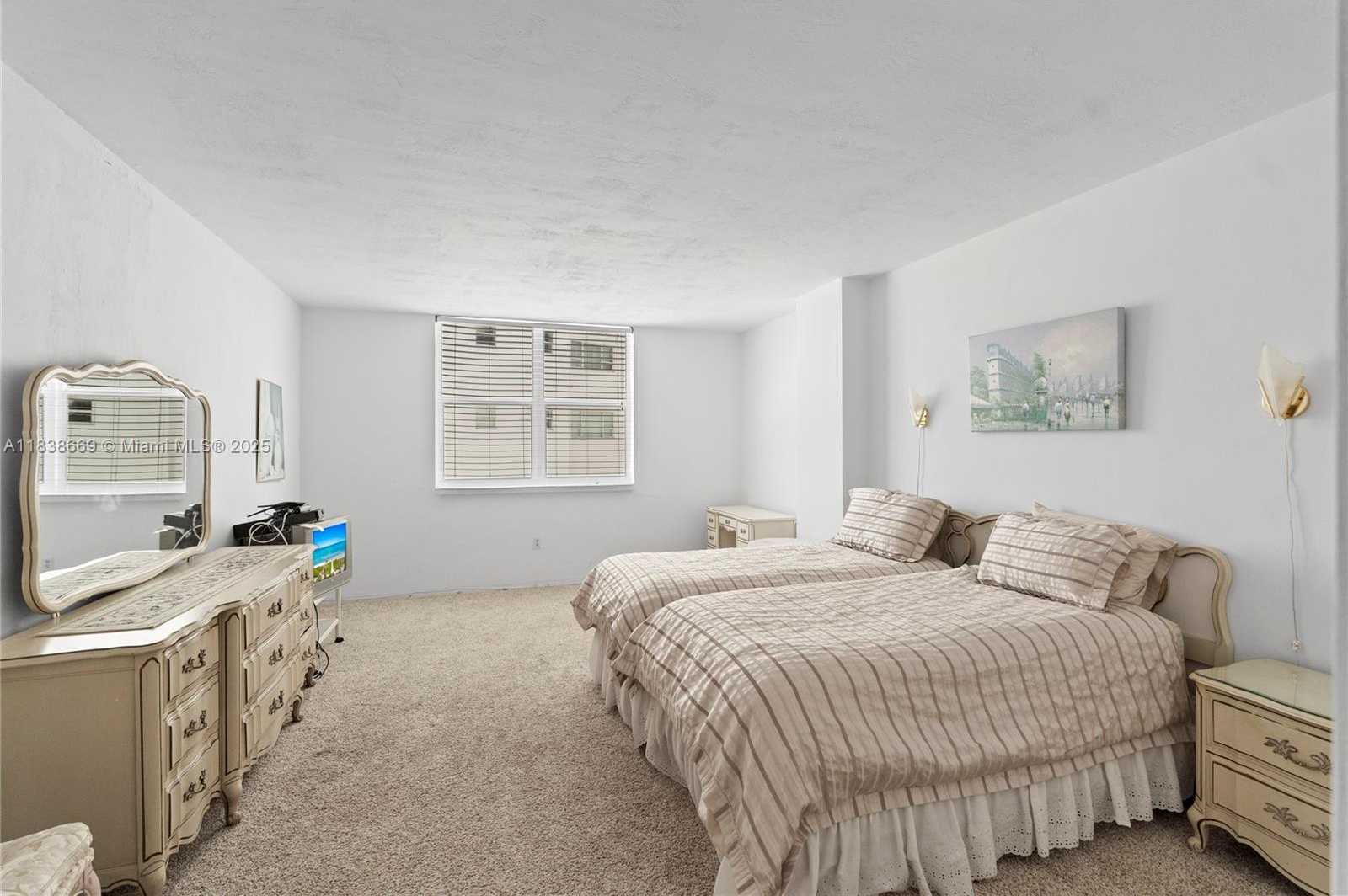 Small Image of 5001 COLLINS AVE #4G, Miami Beach Number 21