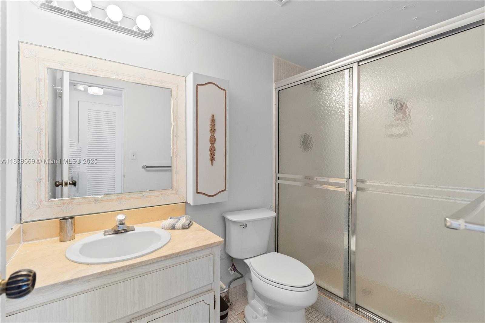 Small Image of 5001 COLLINS AVE #4G, Miami Beach Number 25