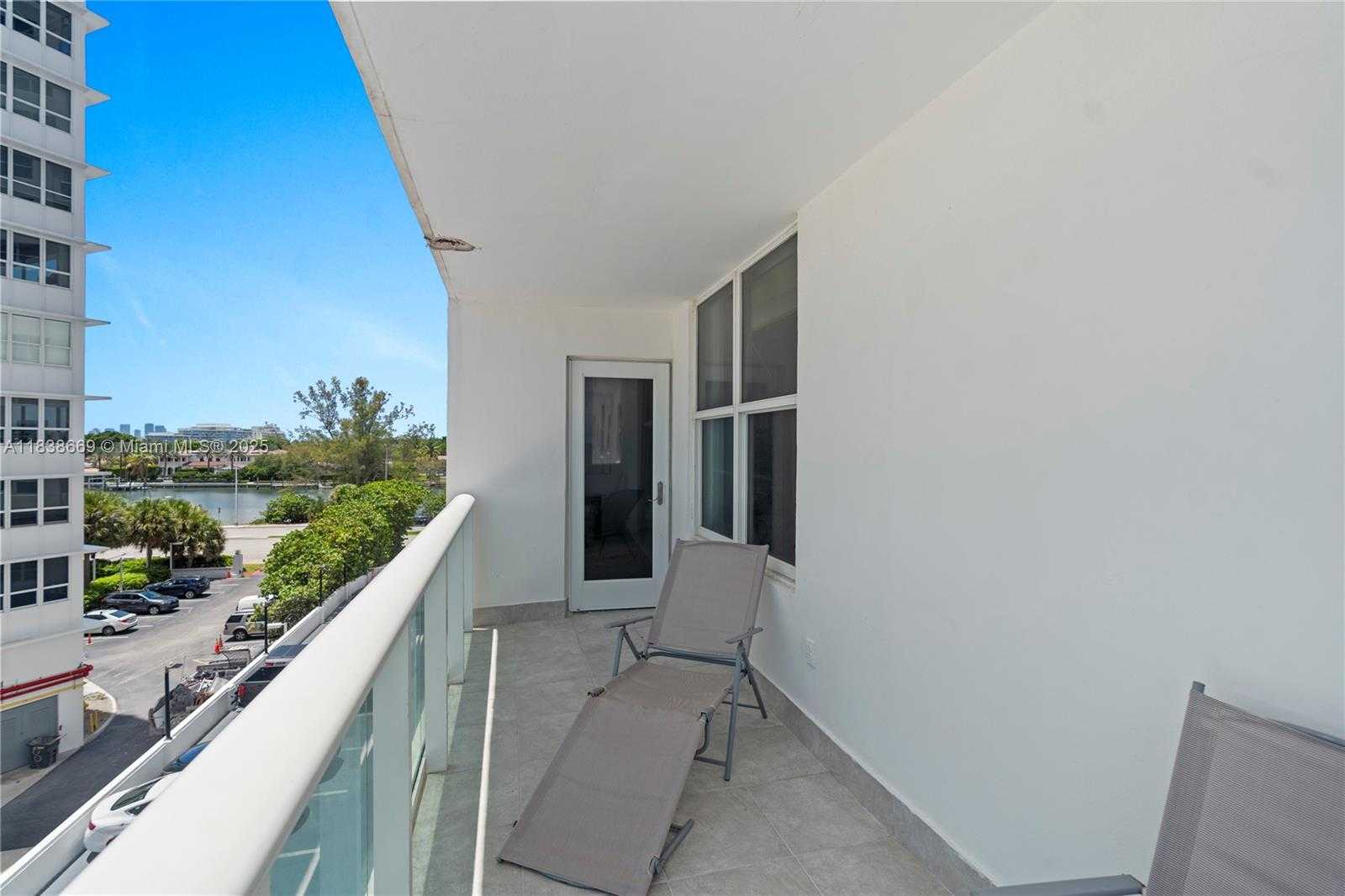 Small Image of 5001 COLLINS AVE #4G, Miami Beach Number 4