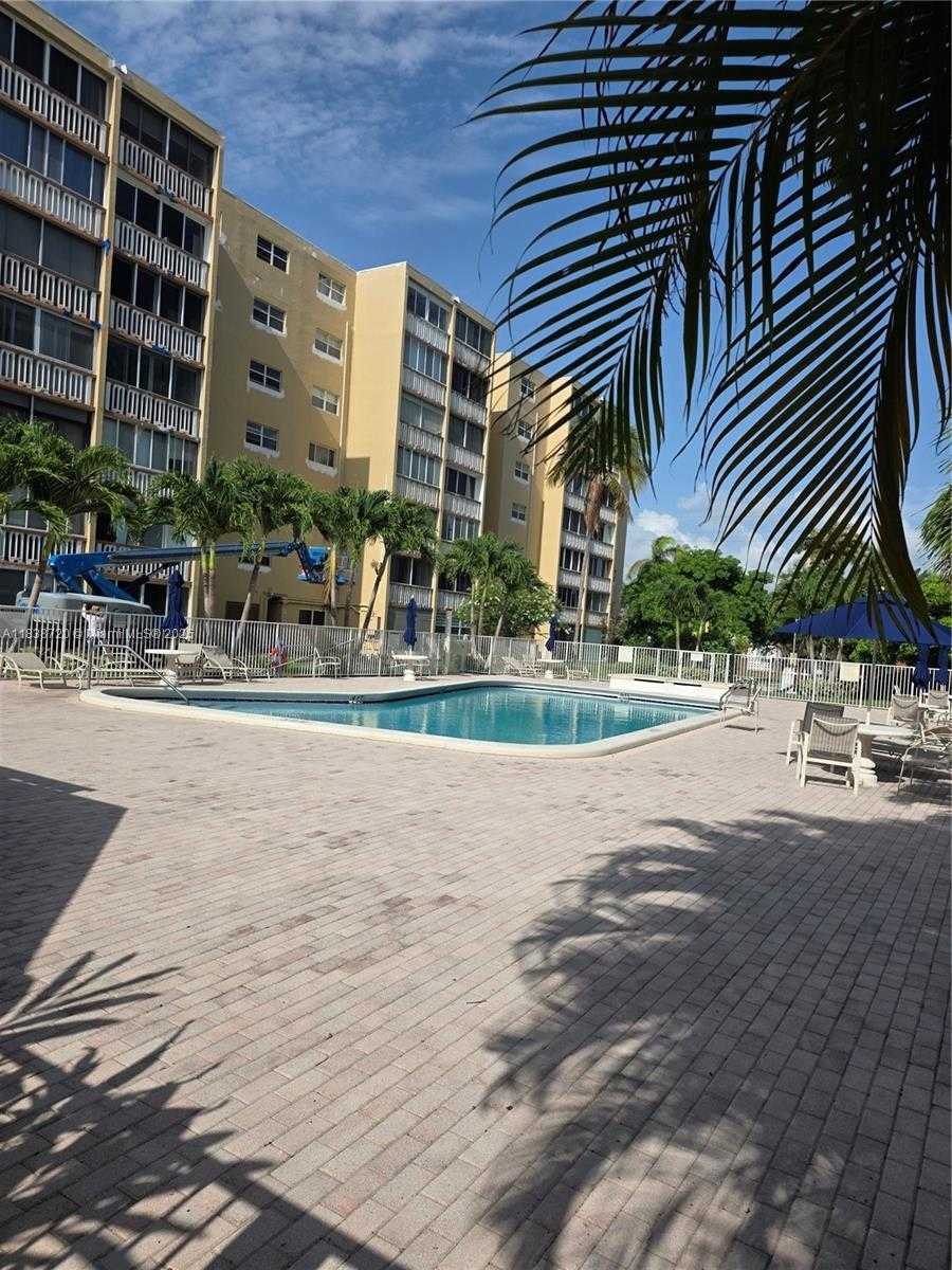 Small Image of 620 NORTH EAST 12TH AVE #101, Hallandale Beach Number 2