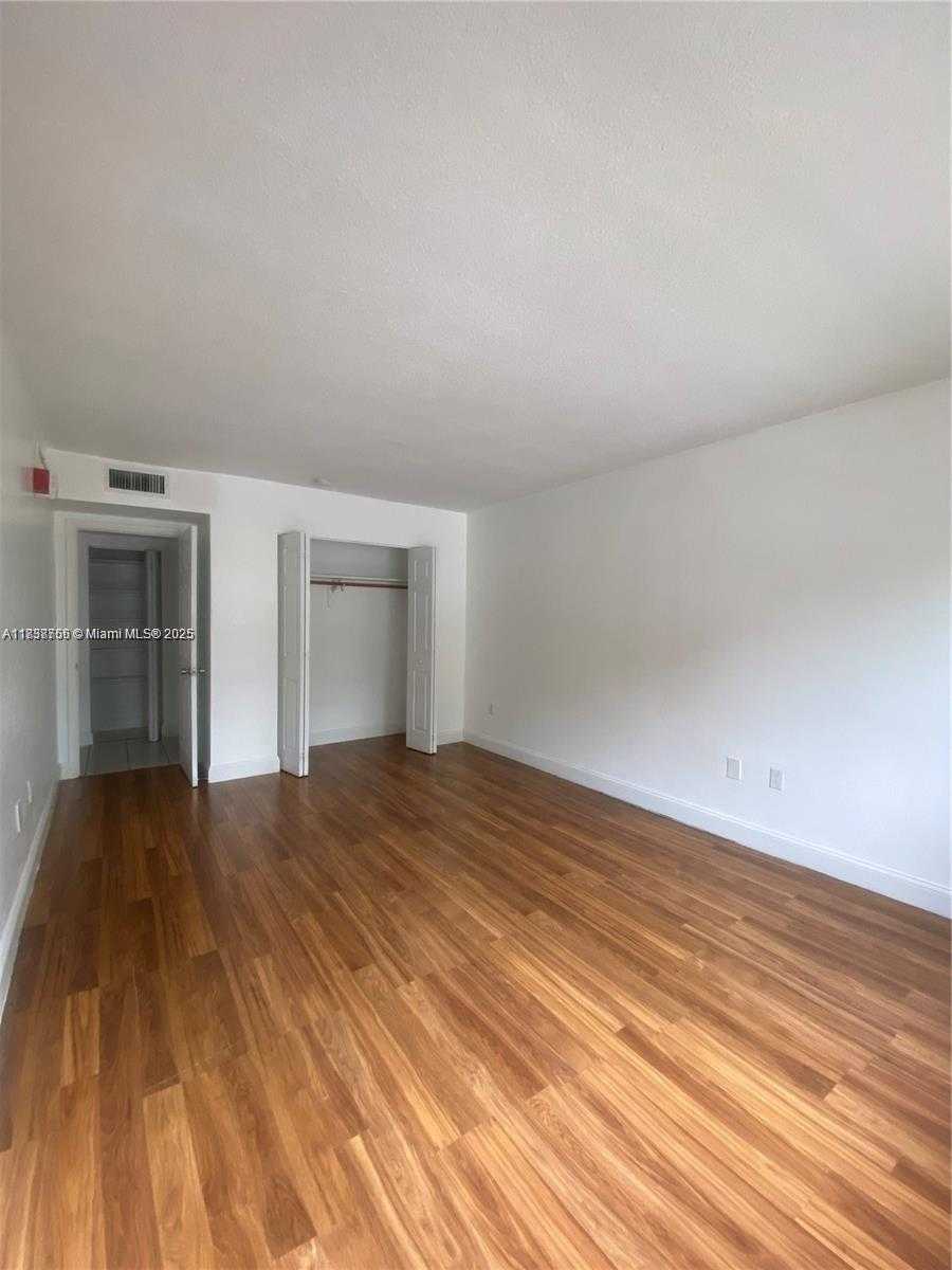 Small Image of 13920 LAKE PLACID CT #B15, Miami Lakes Number 6