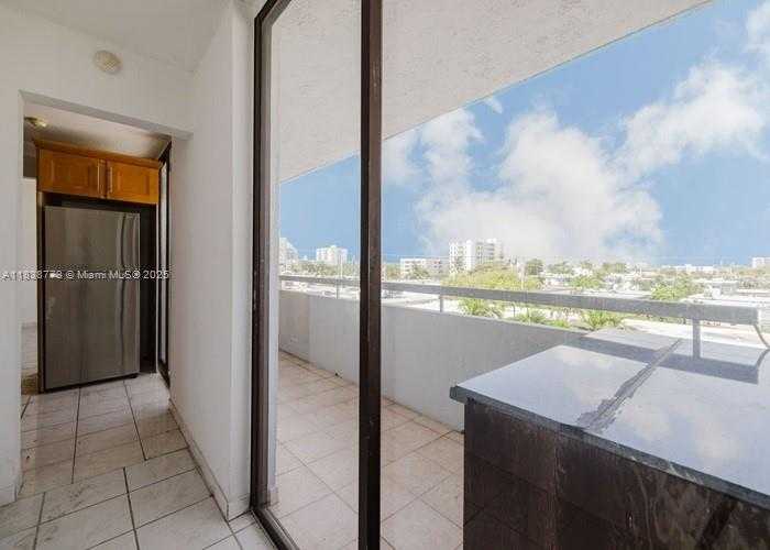 Small Image of 7300 WAYNE AVE #418, Miami Beach Number 5