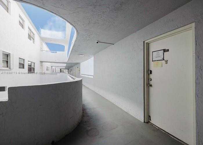 Small Image of 7300 WAYNE AVE #418, Miami Beach Number 6