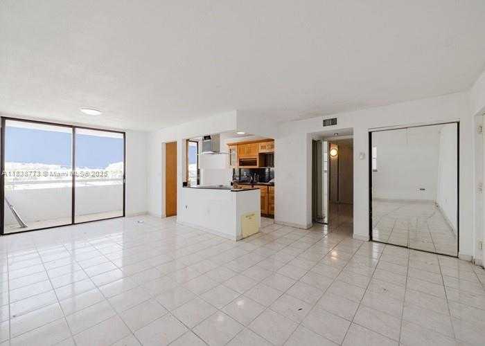 Small Image of 7300 WAYNE AVE #418, Miami Beach Number 9
