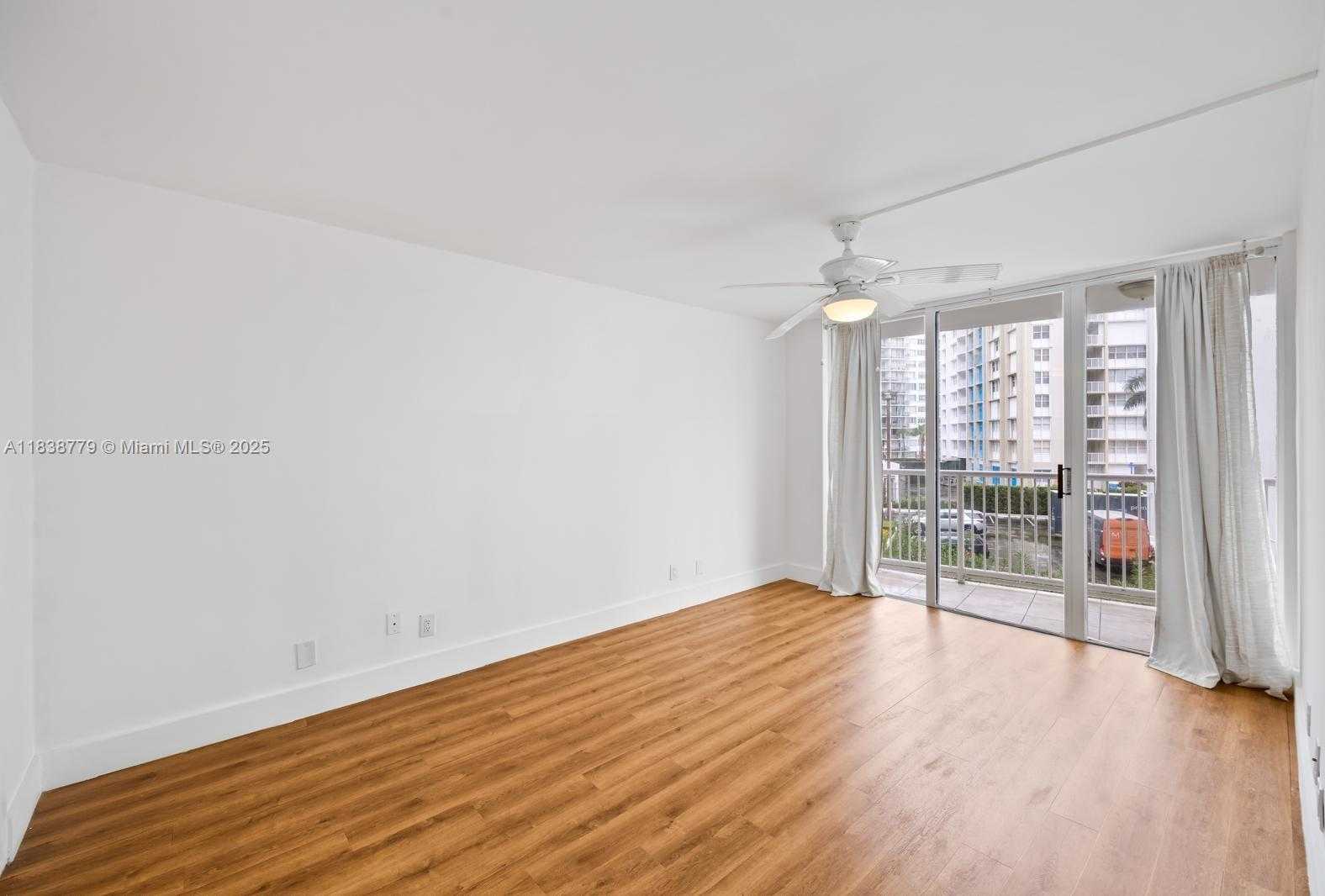 Small Image of 1440 BRICKELL BAY DR #307, Miami Number 12
