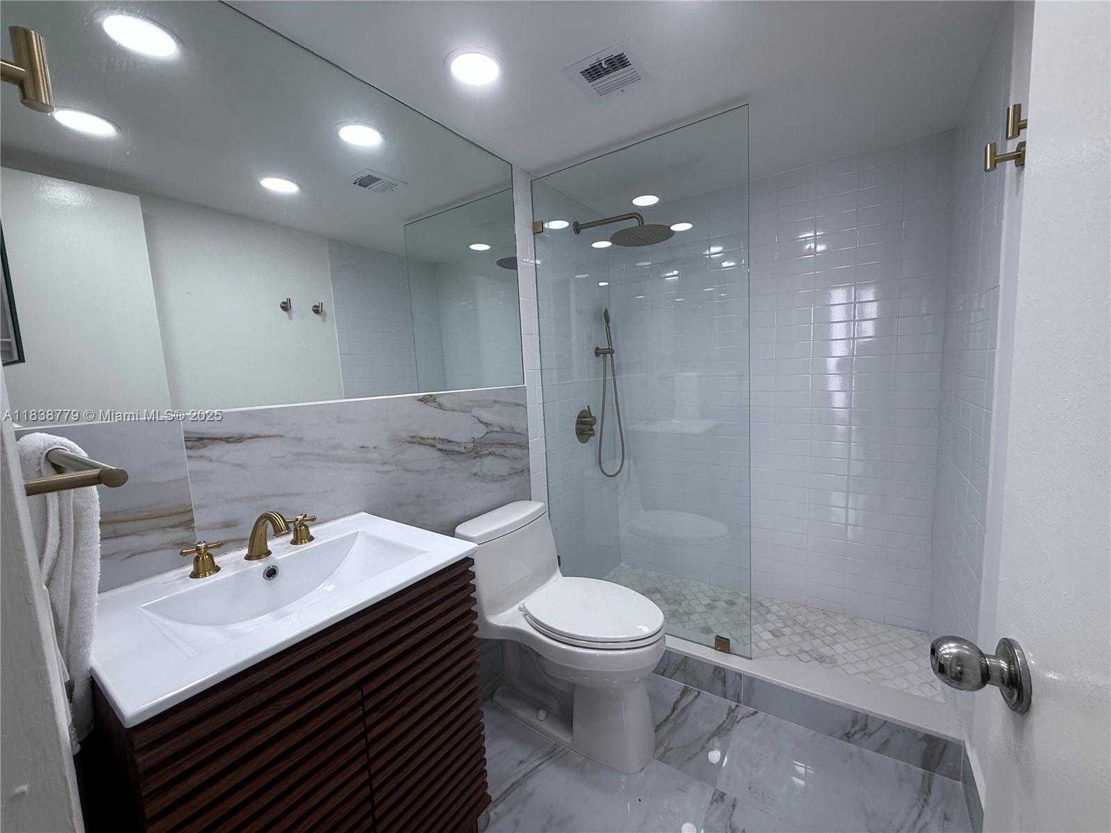 Small Image of 1440 BRICKELL BAY DR #307, Miami Number 14
