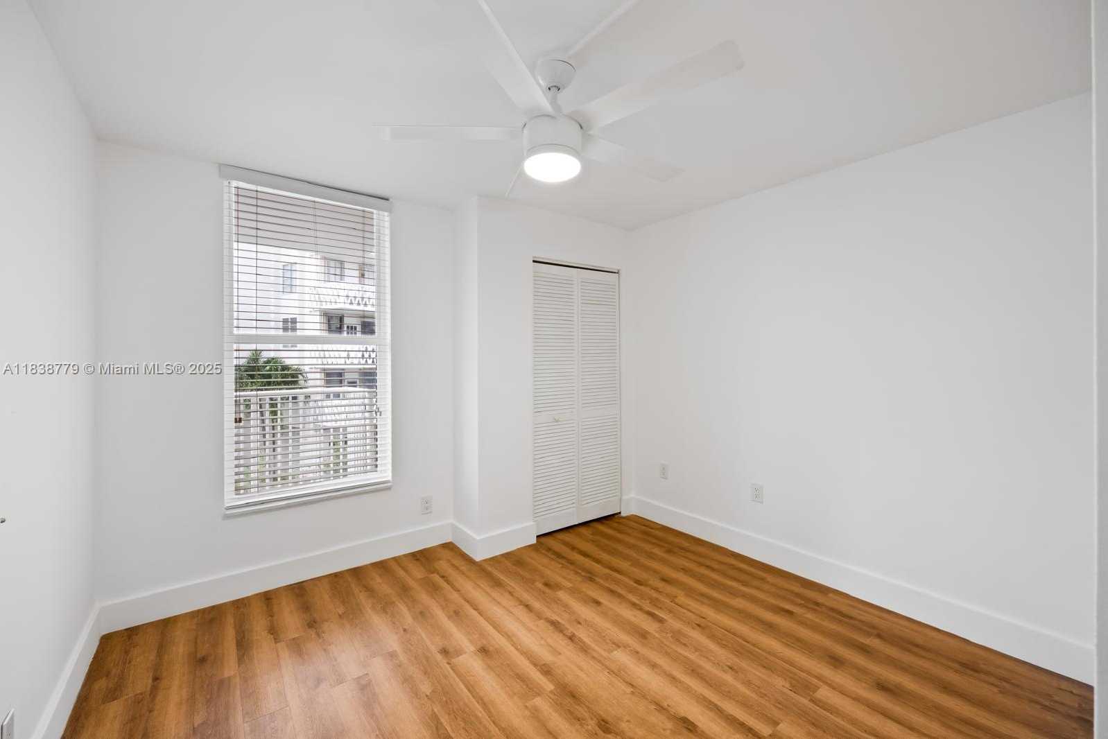 Small Image of 1440 BRICKELL BAY DR #307, Miami Number 16