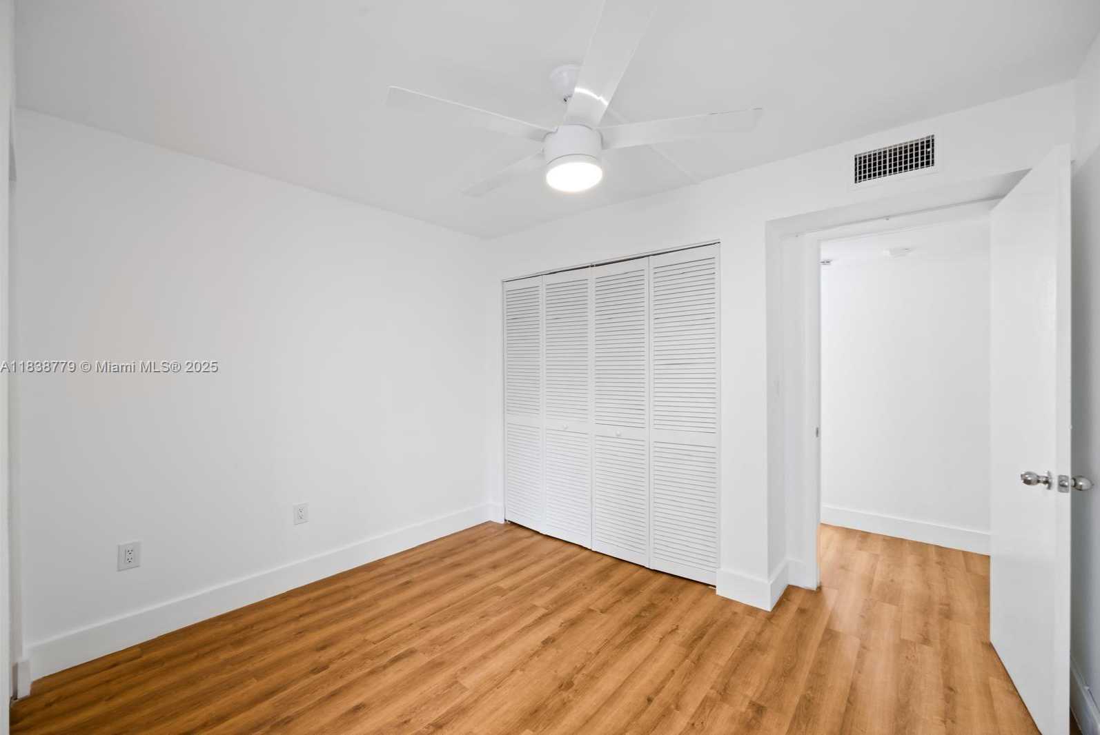 Small Image of 1440 BRICKELL BAY DR #307, Miami Number 17
