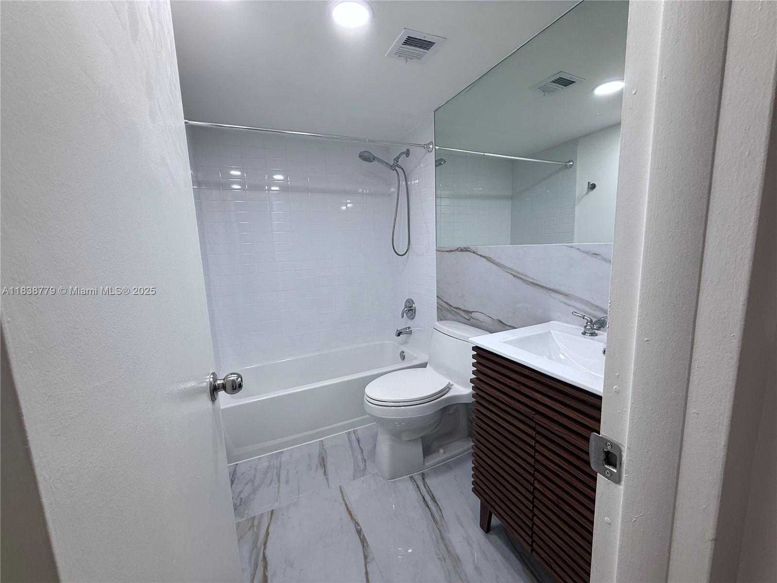 Small Image of 1440 BRICKELL BAY DR #307, Miami Number 18