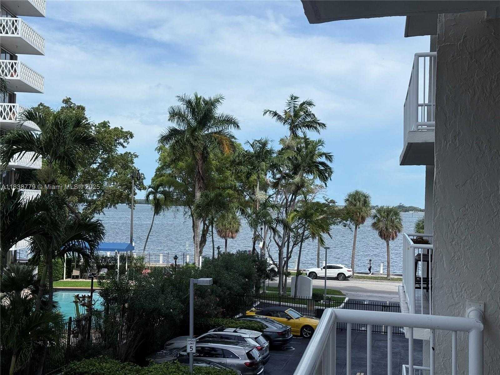 Small Image of 1440 BRICKELL BAY DR #307, Miami Number 3